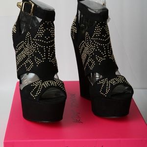 Betsey Johnson Laney